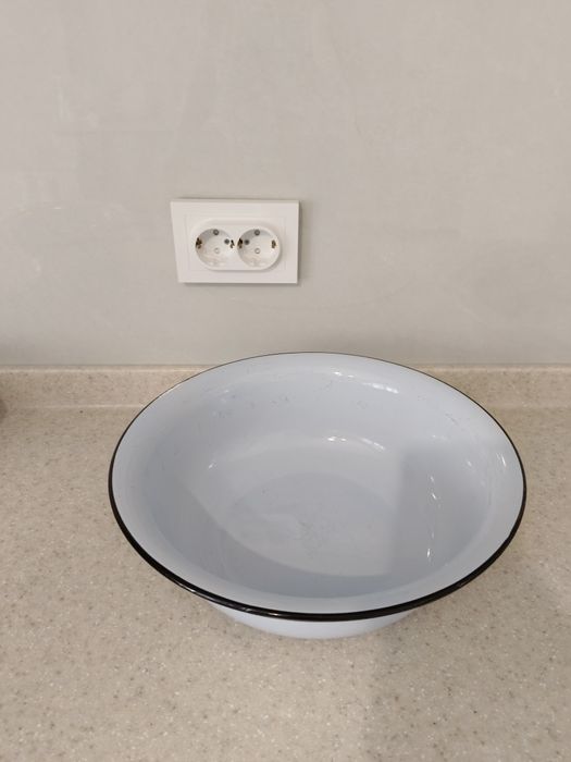 Продам миски эмалированные разные,отличном состоянии