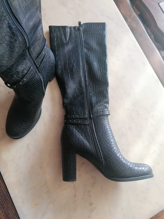 Дамски високи ботуши - черни с висок ток