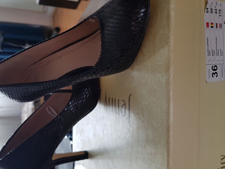 Pantofi cu toc subțire