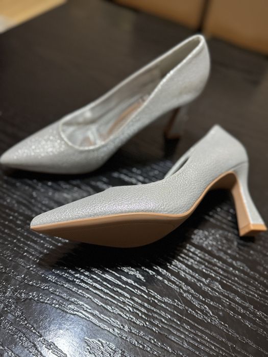 Pantofi cu toc argintii