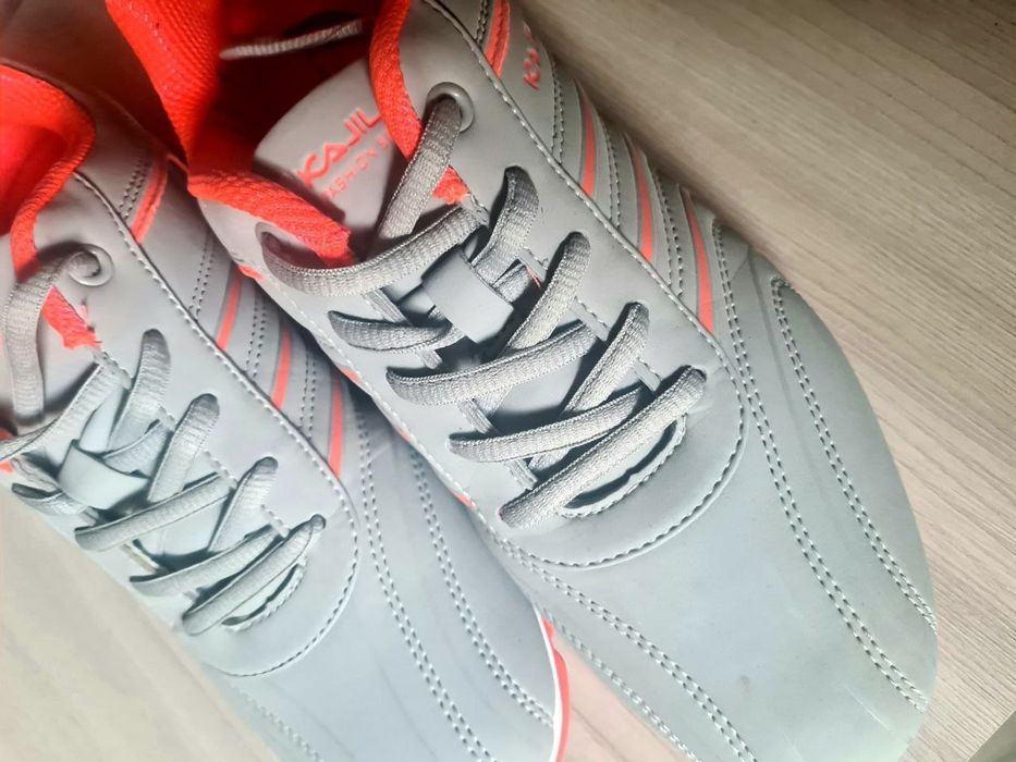 Кроссовки женские