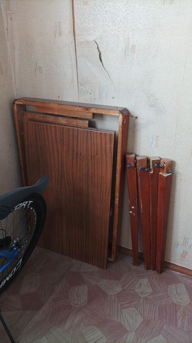 Продается стол сотилади