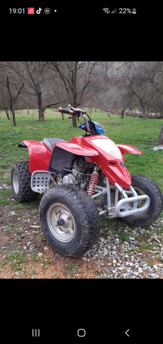 Se vinde suzuki 300 atv
