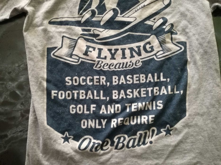 Продавам детска фланелка