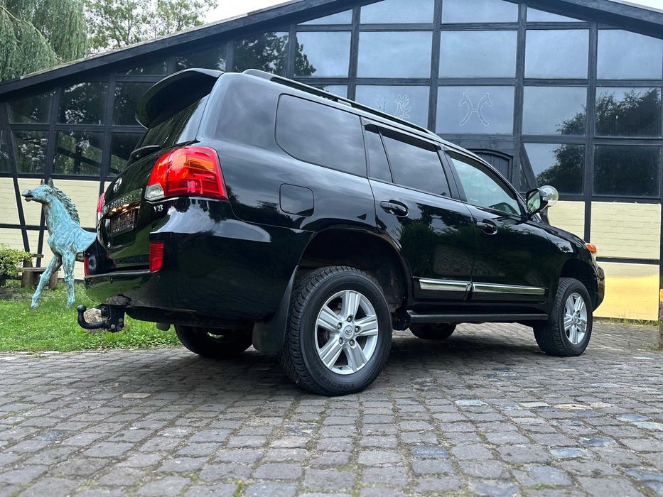 Toyota Land Cruiser J200  Facelift 2012  V8 4.5 Diesel 200k km 8 L TVA