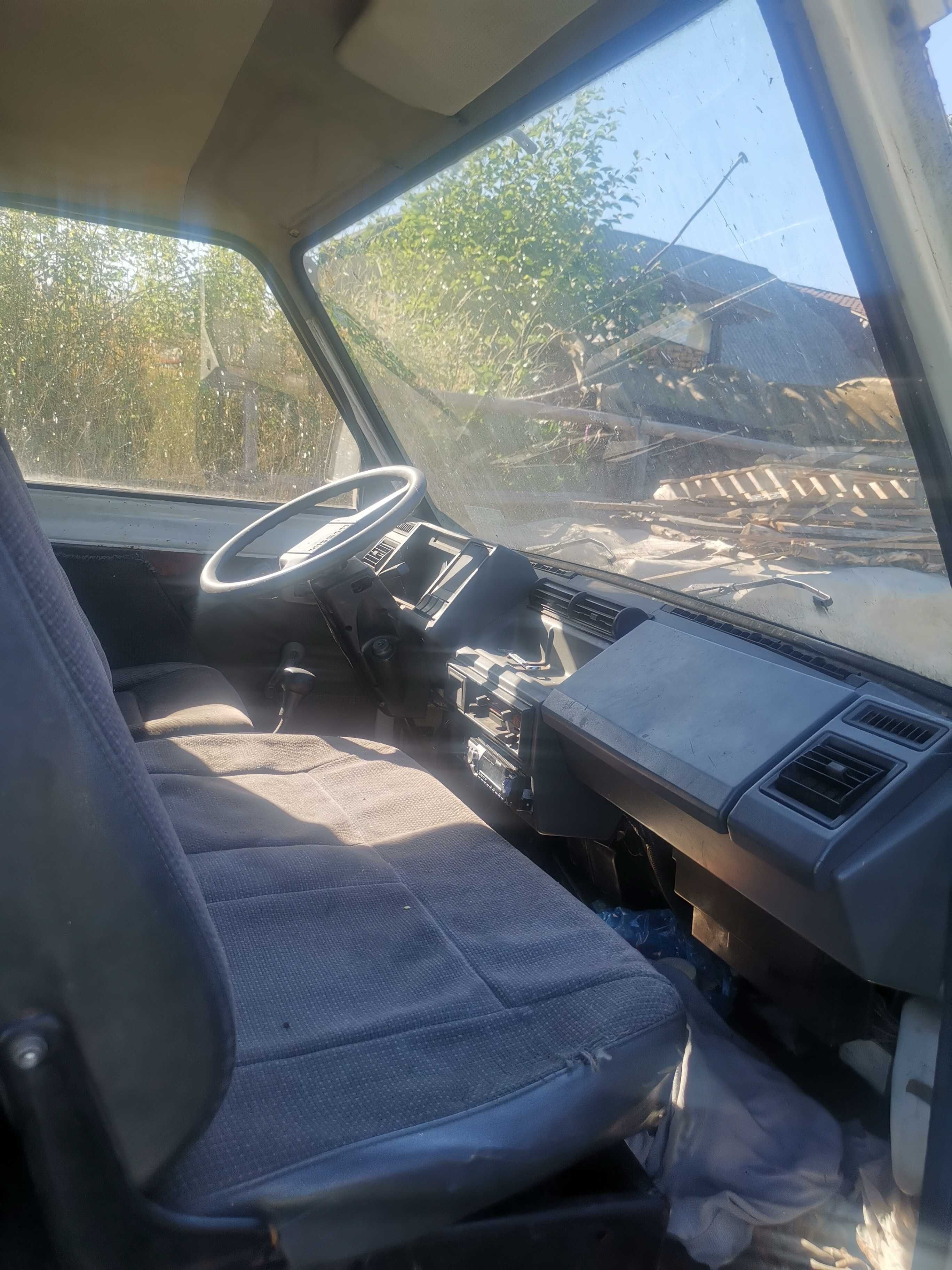 Vând camioneta Nissan