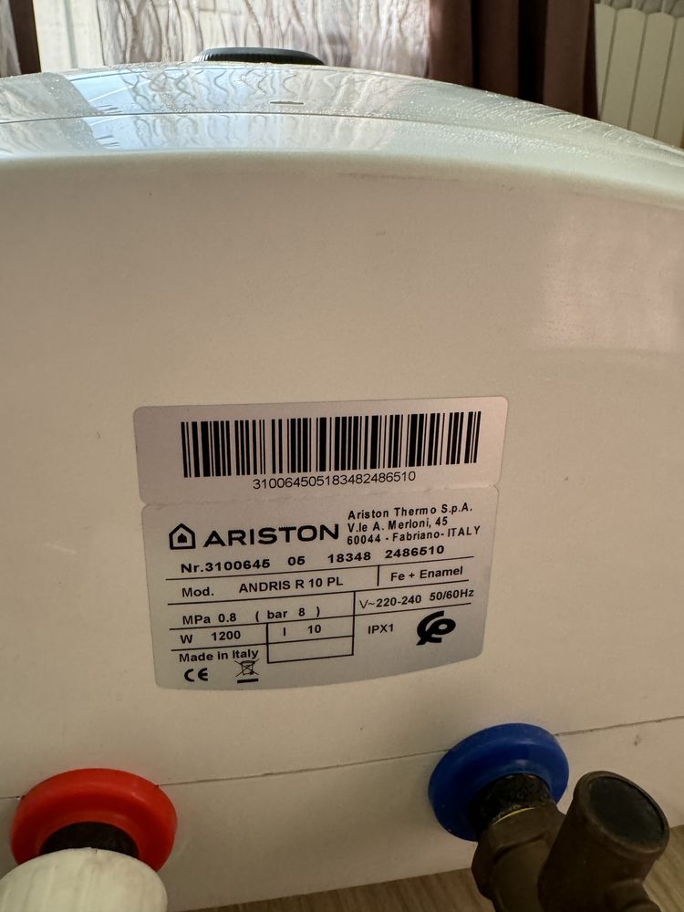 Продаю электрический водонагреватель Ariston