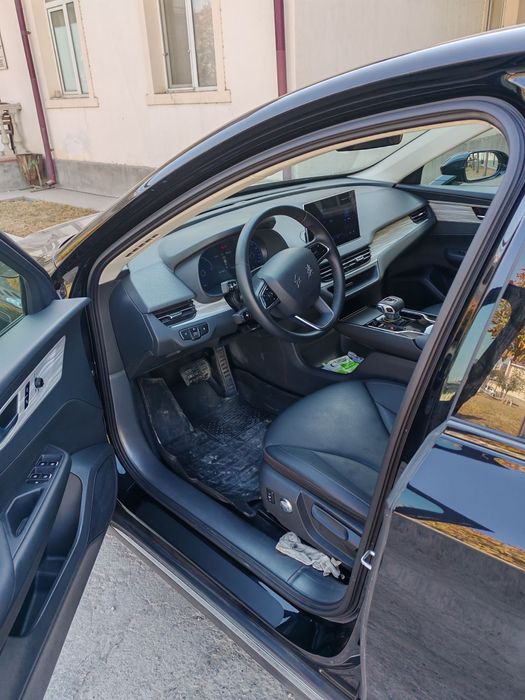 Hongqi Eqm-5 2025 yil