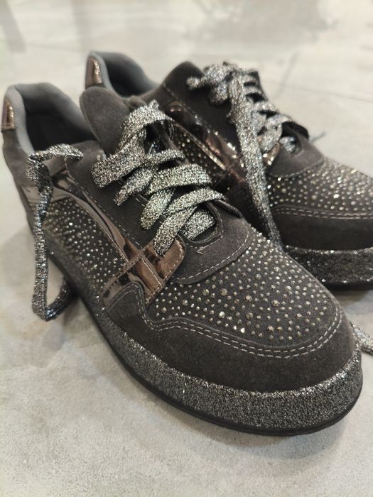 Продам кросовки новые