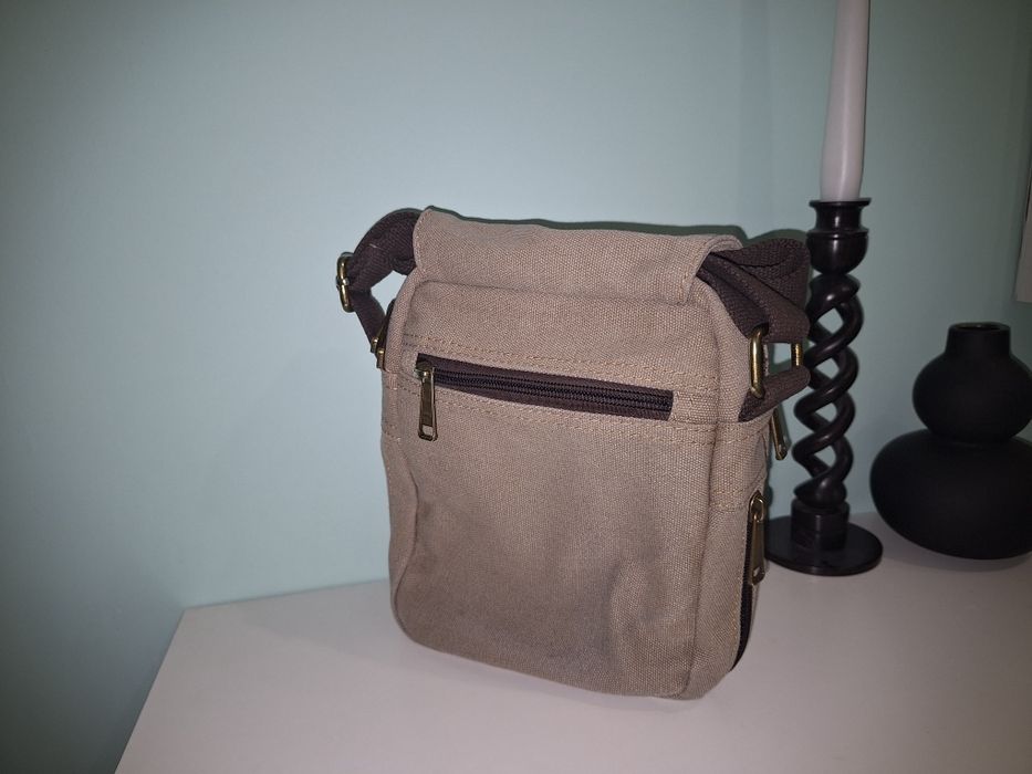 Продавам мъжка спортна чанта за през рамо