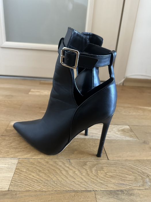 Дамски боти на висок ток