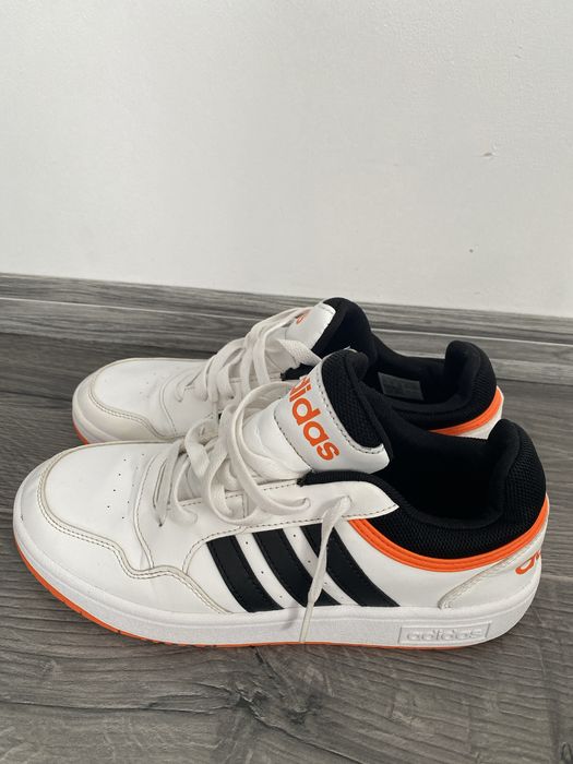 Adidasi marimea 38  Prețul 70 de lei