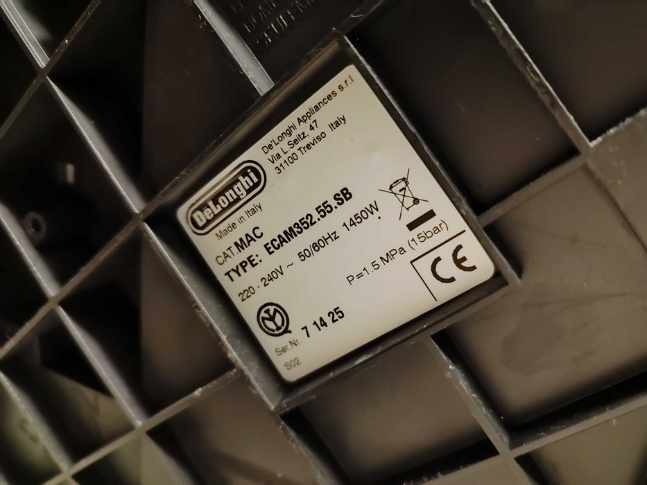 Саекоекселент ЕООД продава кафе машина DeLonghi Dinamica 352.55