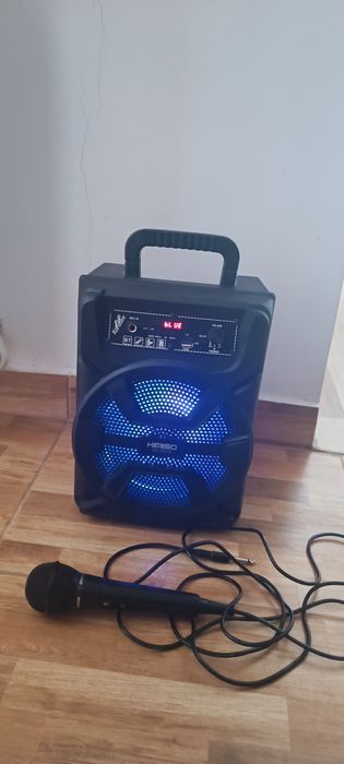 Vând boxa cu microfon