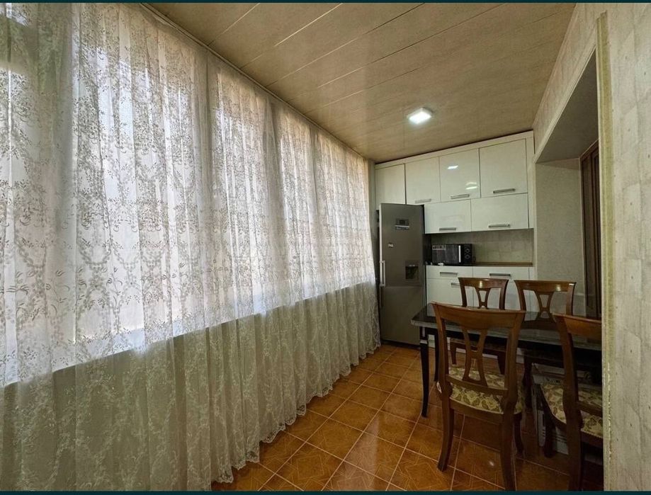 Срочно центр Якасарайский р-н продаю 3/1/4. Кирпич 125.000$