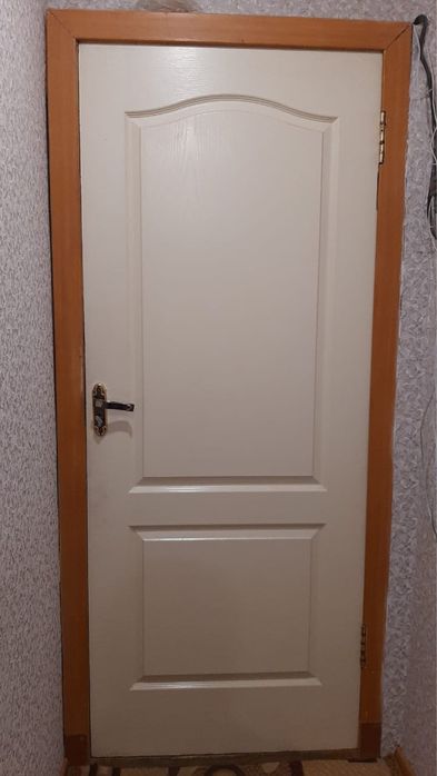 Продам деревянную дверь