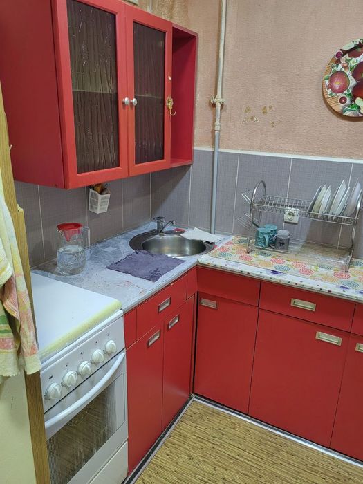 Срочно очень Продаётся  1 ком Дустлик 2 этаж 37 квадрат метр