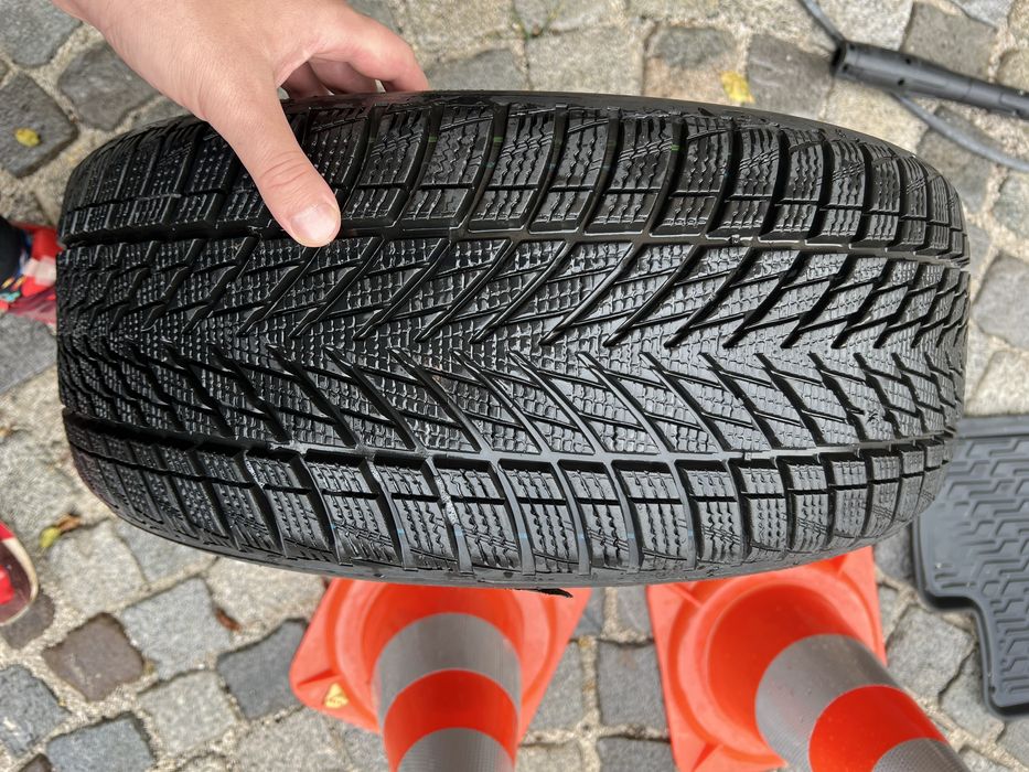 Зимни гуми 215/40/18 XL Goodyear Ultragrip