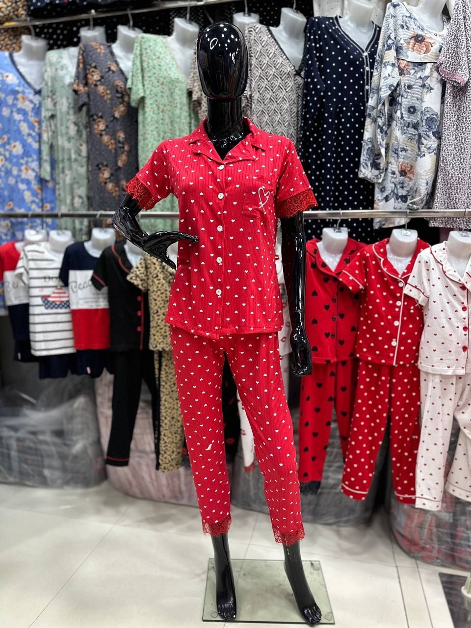 Ayollar uchun chiroyli pijama