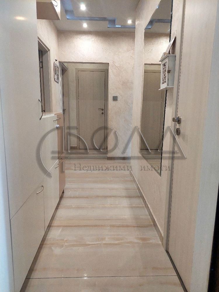 Продава се Тристаен апартамент в София, Люлин 3 - 88 кв.м за 2074 €/кв.м - Снимка #8