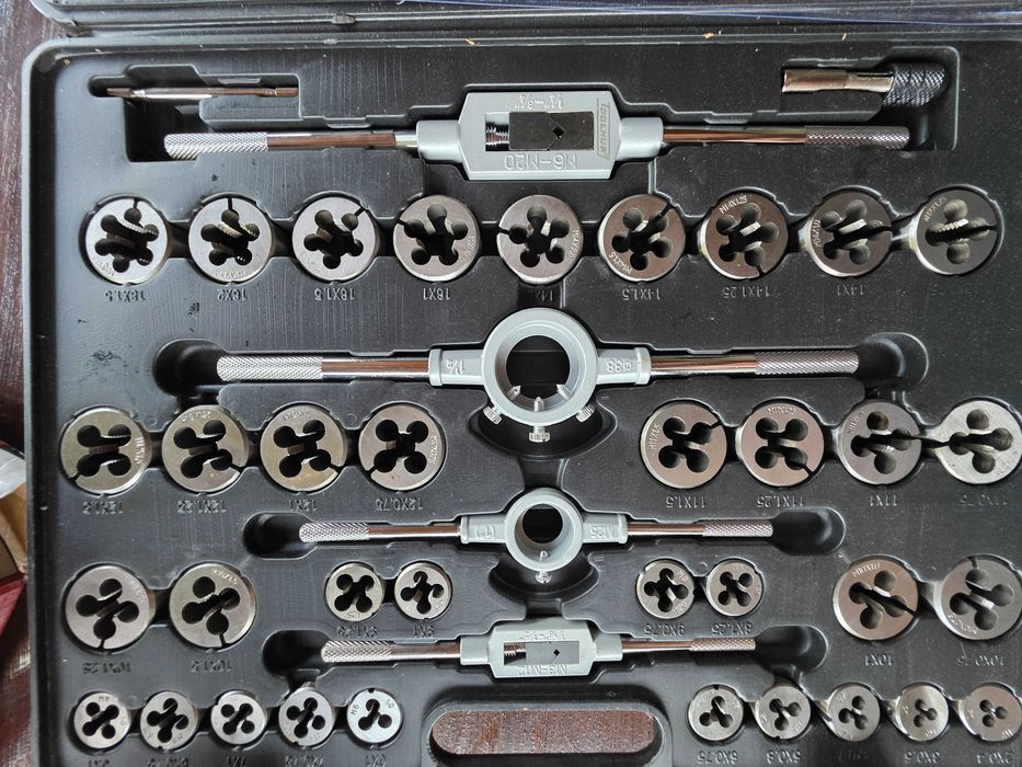 Trusă tarozi și filere Toolhub profesională 110 piese