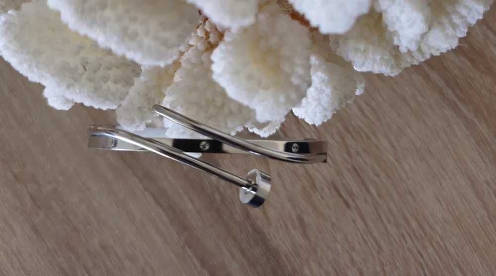 Нова и ефектна дамска гривна - изпращам и подарък!