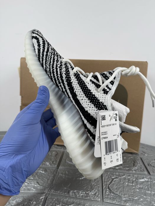 Yeezy 350 v2 Zebra