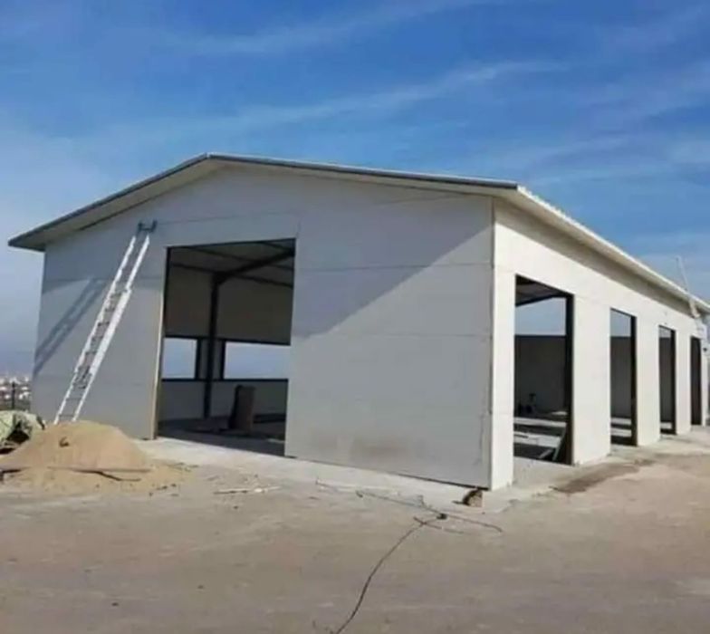 Vand hale metalice avem pe stoc asiguram transport