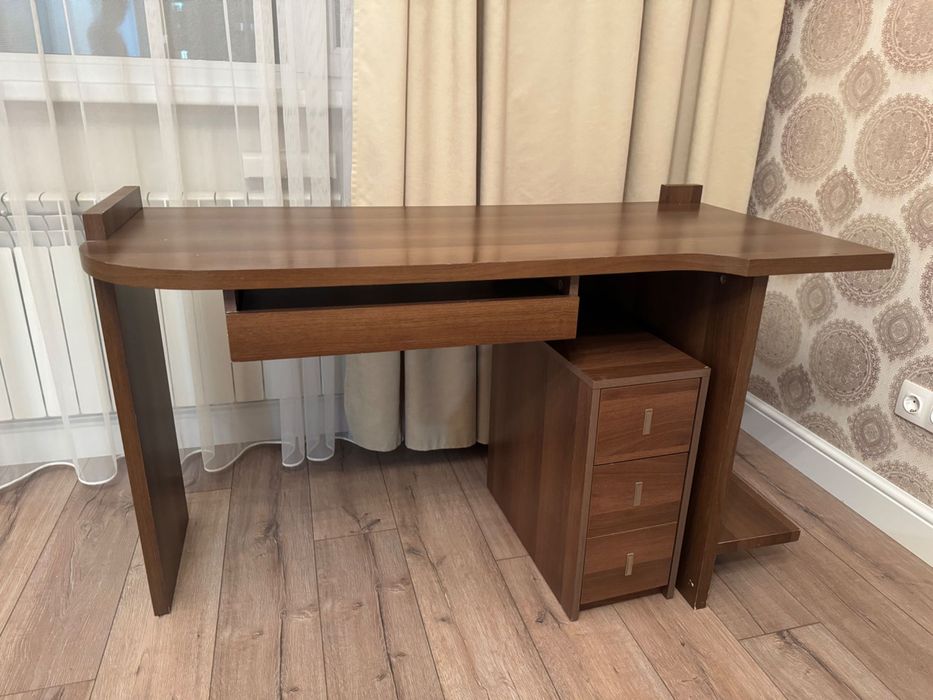 Кровать 1,5 и столик
