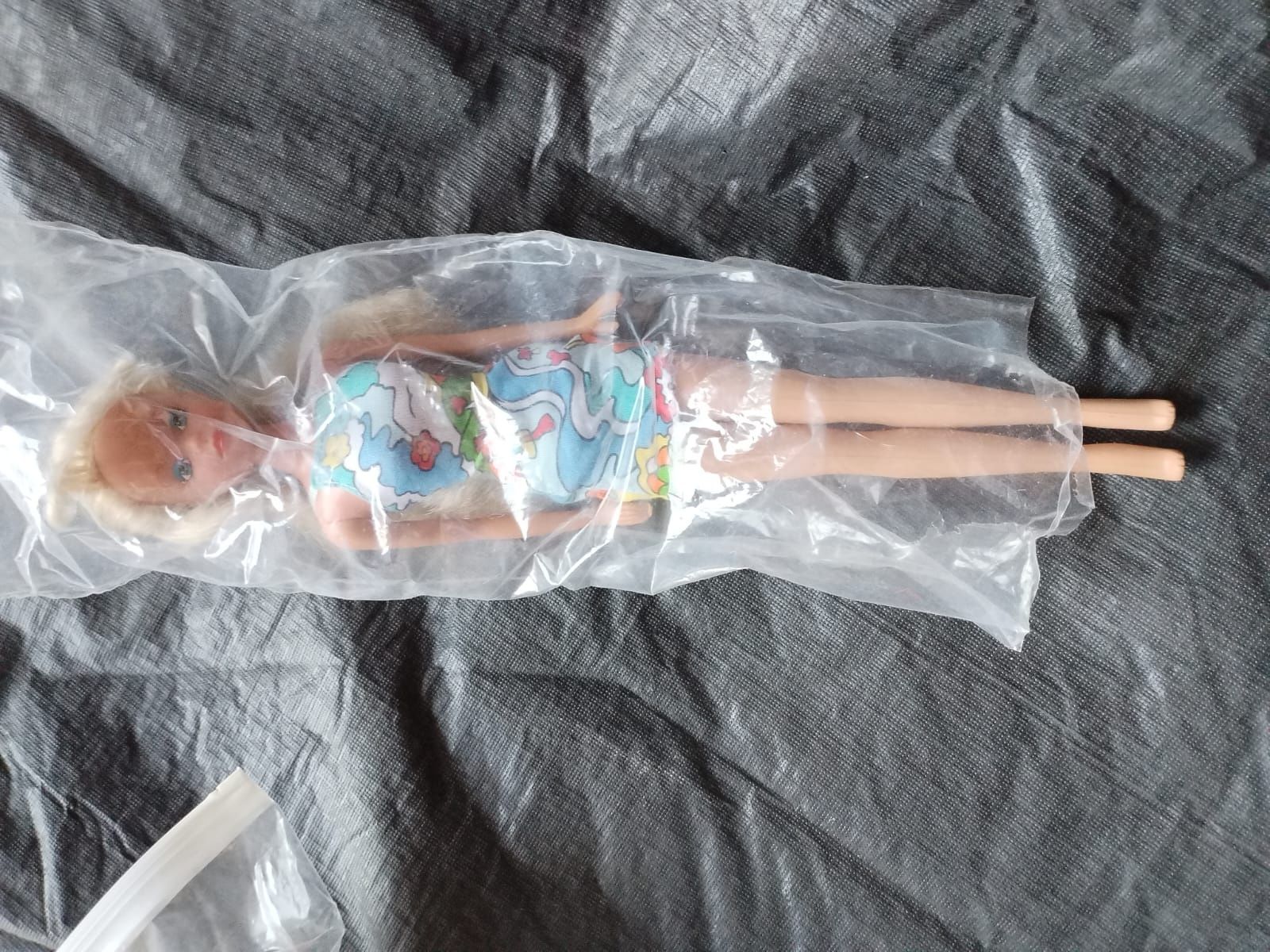 Păpuși Barbie noi