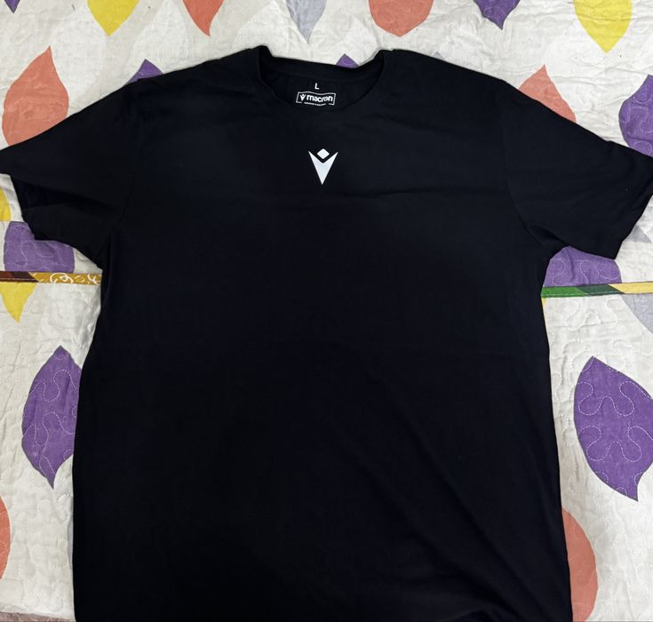 Продаю футболка macron