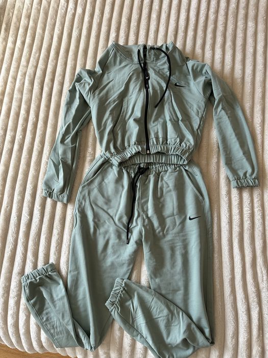 NIKE дамски спортен екип