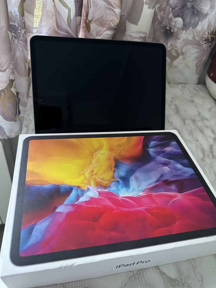 Ipad 11 pro 2020 года wi-fi б/у в ремонте не был в хорошем состоянии
