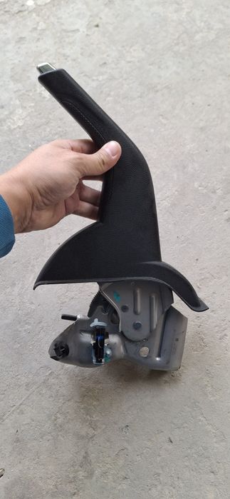 Продам ручку ручного тормоза от Onix ручник состояние идеал снято с но