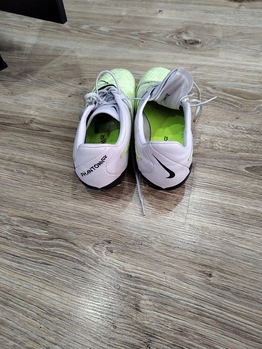 Футболни бутонки