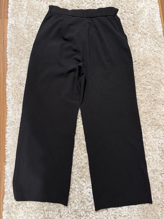 Pantaloni largi Stradivarius