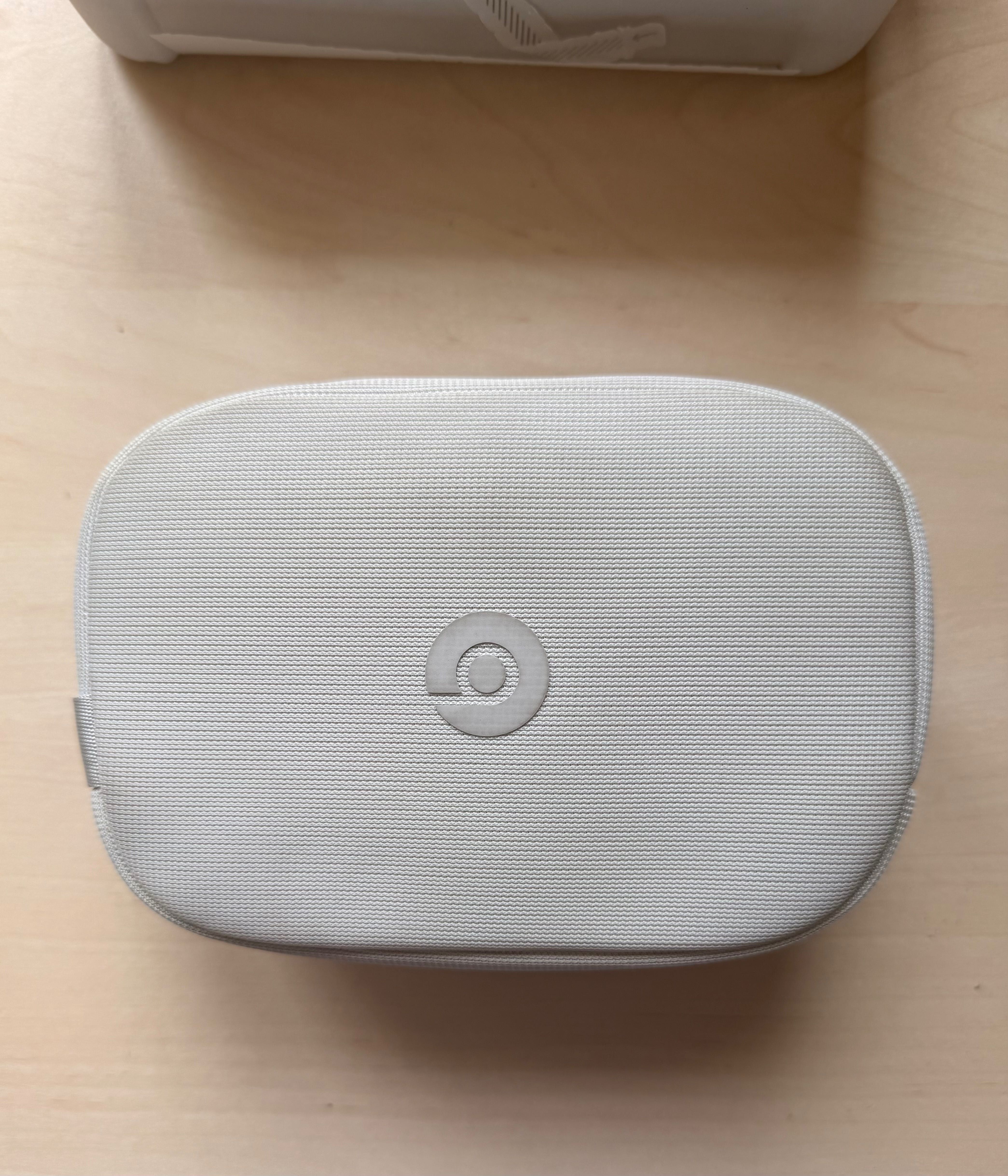 Beats Studio Pro (Белые)