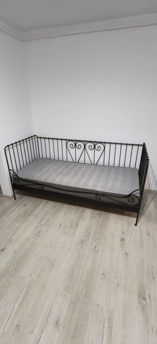Pat din fier, ca nou, cu saltea! 90×200