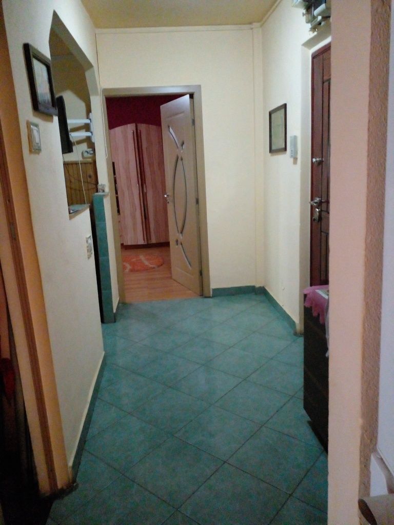 Vand apartament 2 camere zona Tudor etaj 2