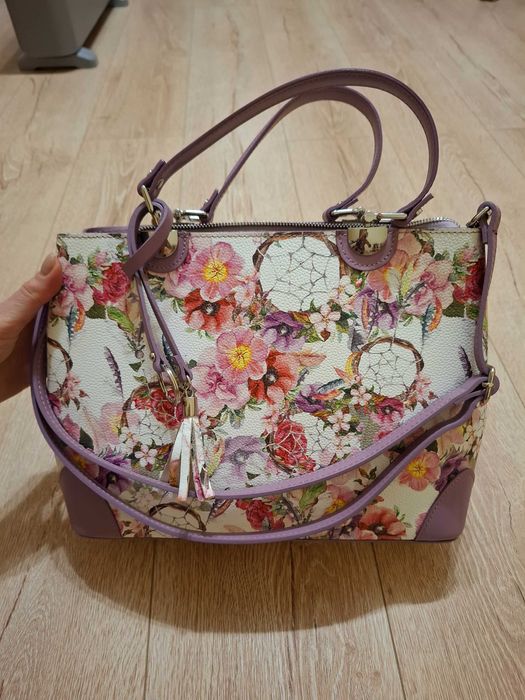 Опигинална дамска чанта есеттнвена кожа 60 лв.