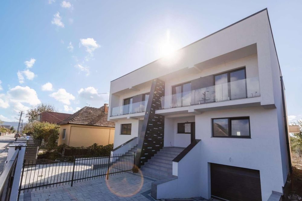 Casă exclusivistă de tip duplex cu terasă panoramică și grădină mare