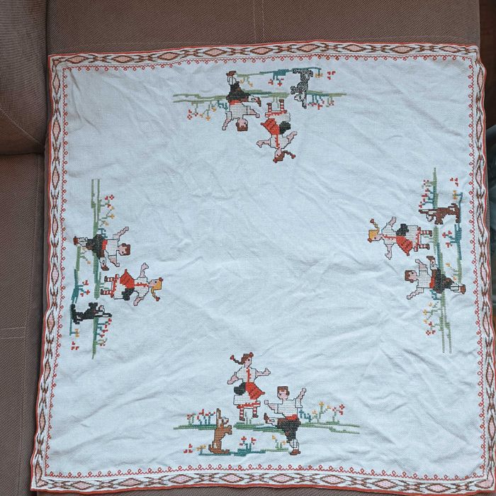 Стар български ковьор с народни мотиви - 60/60см