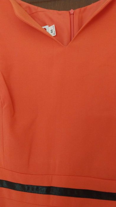 Rochie elegantă cu jachetă.