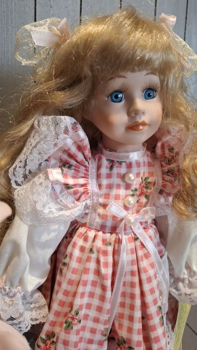 Papusa porțelan de colecție