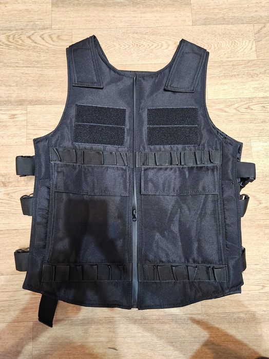 Разгрузочные Жилеты два вида Фирменные. в одном экземпляре.