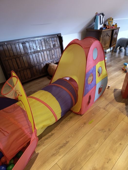 Cort cu piscina cu bile  și tunel copii