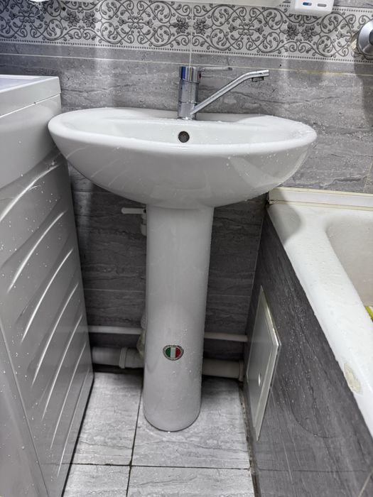 Раковина как новая двже не пользоыались,поставили  и решили поменять