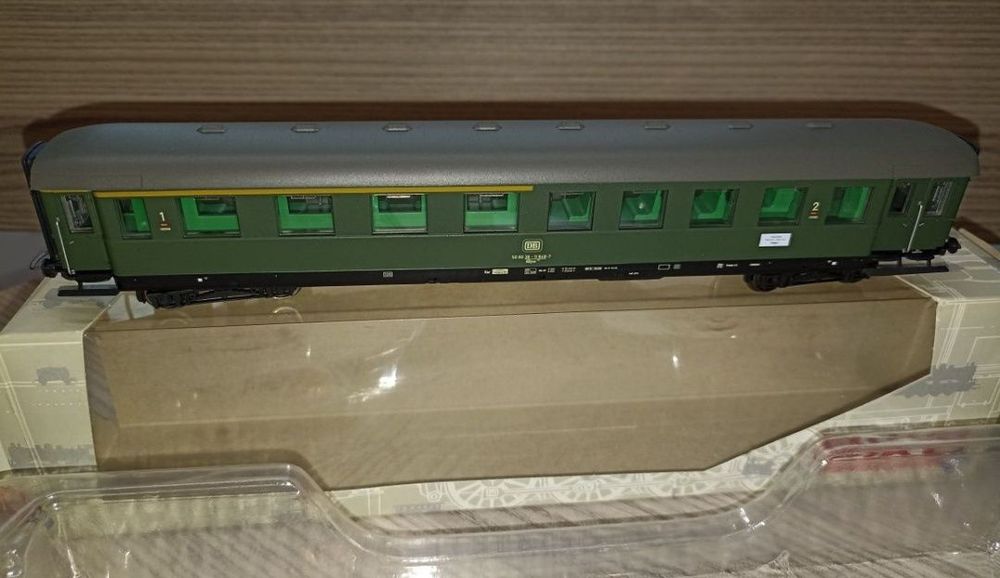 Piko vagoane de călători scara H0 
Roti metalice izolate 
Epoca IV
Pre