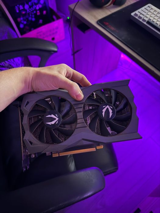 Vand placa video Zotac NVIDIA RTX 2060 de 6 GB