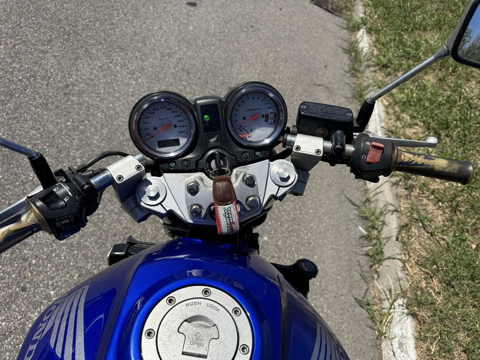 Motocicleta Honda Hornet pc36 2003 - 600 cm